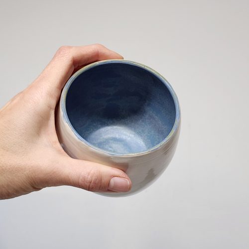 Alternative view of Tasse blanche & bleu capri - 10 onces